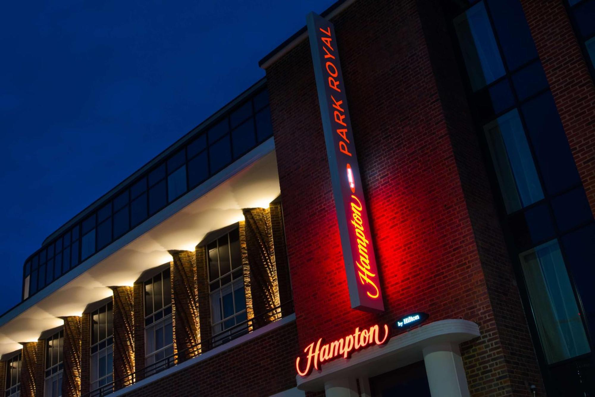 Hotel Hampton By Hilton London Park Royal Exterior foto